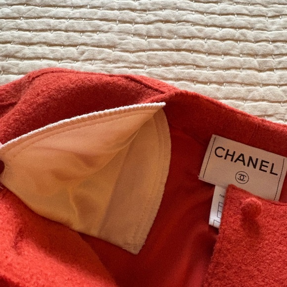 Chanel Wool Blazer with Floral pin - Picture 11 of 13